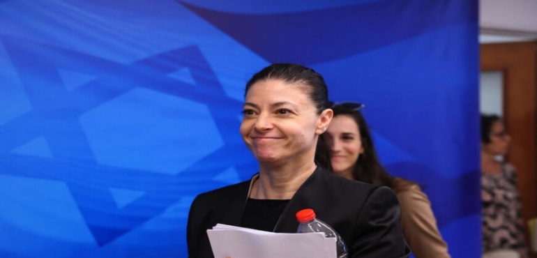 ISRAEL: la lider del partido laborista israelí (PSOE de Israel) y Ministra de transporte, madre por gestación subrogada