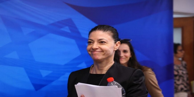 ISRAEL: la lider del partido laborista israelí (PSOE de Israel) y Ministra de transporte, madre por gestación subrogada